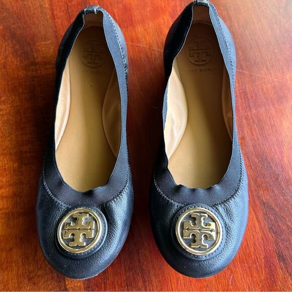 Tory Burch Caroline 2 Black Ballet Flats Size 7 Leather Logo Shoes - Picture 1 of 7